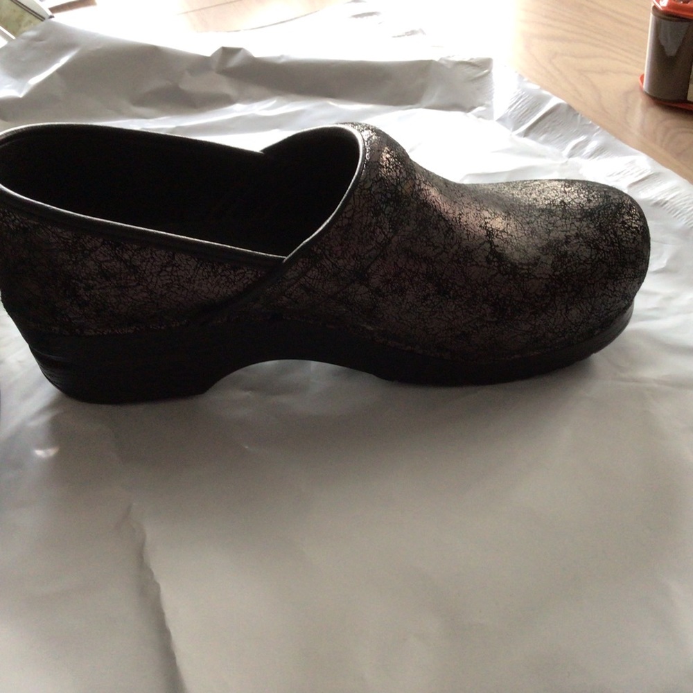 Womens Dansko XP clogs size 41 (10 1/2). Black/silver - Picture 6 of 8